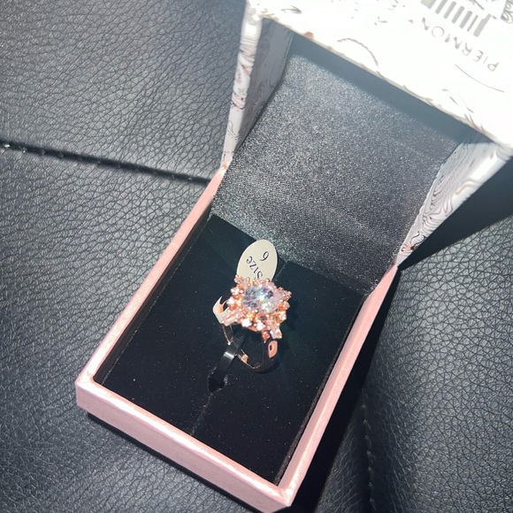 Size 6 CZ rose gold ring - Picture 3 of 5